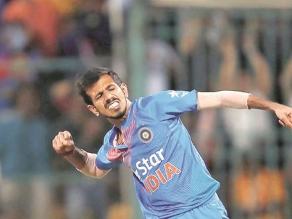 IND vs PAK: yuzvendra chahal completes wickets half century | IND vs PAK : युजवेंद्र चहलने साजरे केले बळींचे अर्धशतक