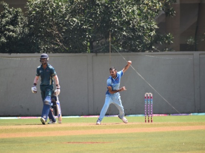  Team India's star bowler Yuzvendra Chahal playing in DY Patil T20 tournament took 4 wickets against Canara Bank team  | २२ धावा देत ४ बळी! युझवेंद्र चहलची प्रभावी गोलंदाजी, धीरची अष्टपैलू खेळी