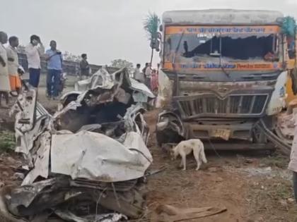 madhya pradesh jhabua road accident truck maruti death injured rajasthan | काळाचा घाला! लग्नावरुन परतणाऱ्या व्हॅनवर सिमेंटने भरलेला ट्रक उलटला, ९ जणांचा मृत्यू madhya pradesh jhabua road accident truck maruti death injured rajasthan | काळाचा घाला! लग्नावरुन परतणाऱ्या व्हॅनवर सिमेंटने भरलेला ट्रक उलटला, ९ जणांचा मृत्यू
