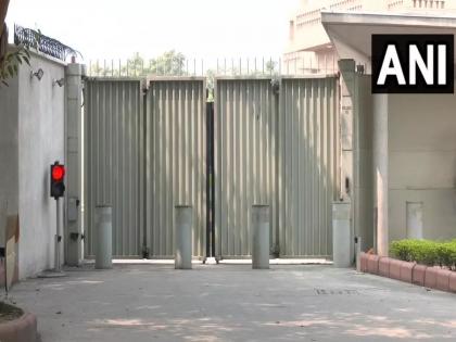 The answer to the British! Security outside the High Commission in Delhi has been removed | ब्रिटिशांना जशास तसे उत्तर! दिल्लीतील उच्चायुक्तालयाबाहेरील सुरक्षा हटविली