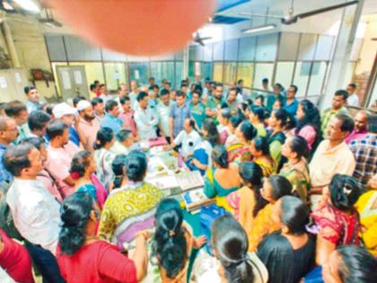 मिल सुरू करा, नऊ महिन्यांच्या पगारासह थकीत देणी द्या! राष्ट्रीय मिल मजदूर संघाची मागणी; दादरमध्ये आंदोलन - Marathi News | Start the mill, pay the outstanding dues along with nine months' salary! Demand of Rashtriya Mill Mazdoor Sangh; Protest in Dadar | Latest News at Lokmat.com