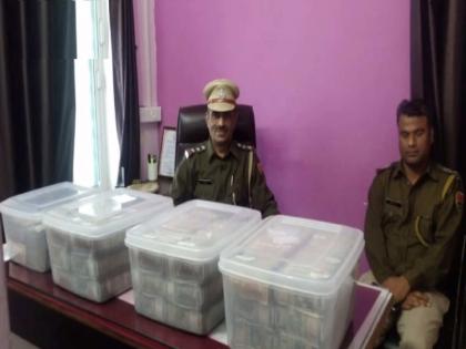 4 crore rupees of hawala seized from car night before the budget on Rajasthan-Gujarat border | बजेटच्या आदल्या रात्री रुपयेच रुपये...! राजस्थान-गुजरातच्या सीमेवर पोलिसांना हवालाचे घबाड सापडले