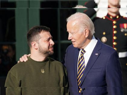 President Joe Biden suddenly visit Ukraine during the Russia-Ukraine war; met Zelensky | Putin यांना धक्का; रशिया-युक्रेन युद्धादरम्यान Joe Biden अचानक युक्रेनमध्ये; चर्चांना उधाण...