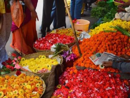 Rain came and the flower market withered | पौष लागला अन् फुलांचा बाजार कोमेजला, उलाढाल थंडावली