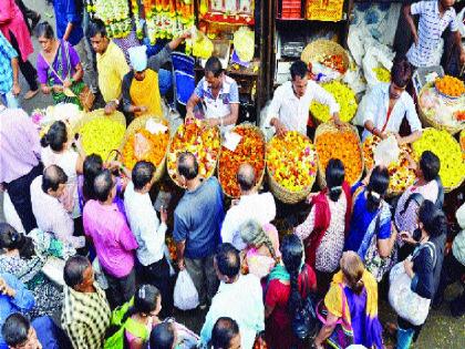 Marigold, Shevanti's arrival increased in maeket yard: Demand for flowers by customers due to Diwali | झेंडू, शेवंतीची आवक वाढली : दिवाळीमुळे ग्राहकांकडून फुलांना मागणी 