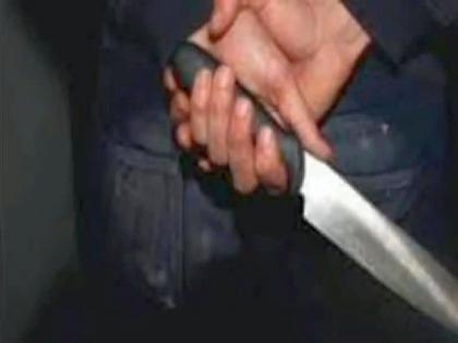 he stabbed the young man on his back over minor dispute | दुचाकी बरोबर चालव म्हणताच तरुणाच्या पाठीवर केले चाकूने वार