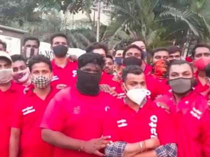 Zomato Rider on strike not working in Kalyan Dombivali Ulhasnagar petrol price hike less commission | कल्याण-डोंबिवली-उल्हासनगरमधील झोमॅटो रायडर्सचे काम बंद आंदोलन 