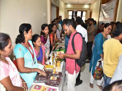 Year booking by dealers of Savings Group products at the convention itself; First initiative at Satara district level | बचतगट उत्पादनांचे संमेलनातच व्यापाऱ्यांकडून वर्षाचे बुकिंग; सातारा जिल्हास्तरावर पहिलाच उपक्रम 