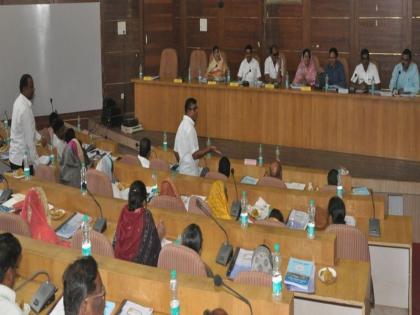 In the general meeting of Nandurbar Zilla Parishad, on the functioning of health, education, cleanliness and small irrigation | नंदुरबार जिल्हा परिषद सर्वसाधारण सभेत आरोग्य, शिक्षण, स्वच्छता, लघुसिंचन या विभागांच्या कामकाजावर ताशेरे