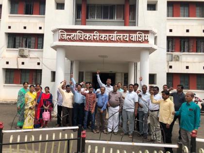 Strike another day in Washim district; Work affected | वाशिम जिल्ह्यात दुसऱ्या दिवशीही कर्मचारी संपावर; कामकाज प्रभावित 