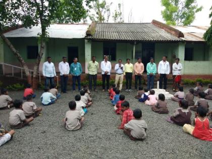 Zilla Parishad school protect committees to save schools | जिल्हा परिषद शाळा वाचविण्यासाठी शाळा बचाव समित्या सरसावल्या