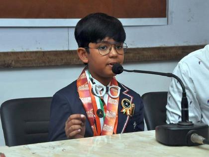 kavya agarwal from nagpur is the youngest writer of bhagwad gita In his version titled 'Kidtastic' | लहानशा काव्यची मोठी उपलब्धी, १० व्या वर्षी लिहिली 'भगवद्गीता'