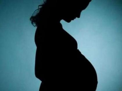 pregnant woman dies before reach to hospital in melghat | मेळघाटात जोखमीच्या मातेचा वाटेतच मृत्यू, आरोग्य कर्मचारी गैरहजर