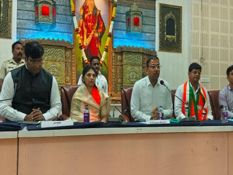 अहिल्यानगरमध्ये राष्ट्रवादीच्या ज्योती गाडे महापौर तर भाजपचे धनंजय जाधव उपमहापौरपदी अहिल्यानगरमध्ये राष्ट्रवादीच्या ज्योती गाडे महापौर तर भाजपचे धनंजय जाधव उपमहापौरपदी