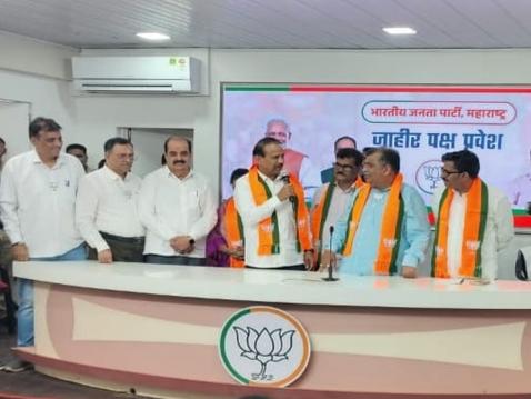 उल्हासनगरात उद्धव ठाकरेंना मोठा धक्का; कल्याण जिल्हाप्रमुख धनंजय बोडारे यांचा भाजपात प्रवेश