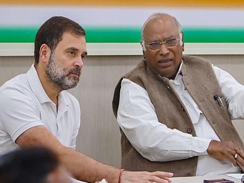 झारखंडमध्ये निवडणूक जिंकूनही काँग्रेसची झोळी रिकामी, झाली जम्मू-काश्मीरसारखी अवस्था झारखंडमध्ये निवडणूक जिंकूनही काँग्रेसची झोळी रिकामी, झाली जम्मू-काश्मीरसारखी अवस्था