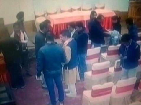 पत्रकारांना लाचप्रकरणी भाजप नेत्यांवर गुन्हा, प्रेस क्लबचा आरोप प्रदेशाध्यक्षांनी फेटाळला पत्रकारांना लाचप्रकरणी भाजप नेत्यांवर गुन्हा, प्रेस क्लबचा आरोप प्रदेशाध्यक्षांनी फेटाळला