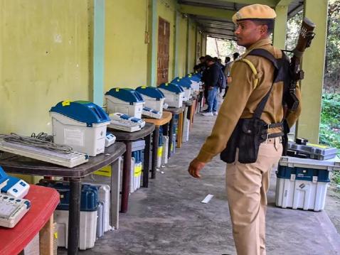 राज्यातील १०४७ पोलिसांना मतदान करण्याची परवानगी द्या, खासदाराची निवडणूक आयोगाला विनंती