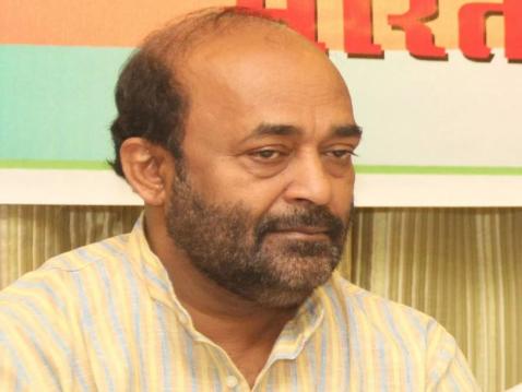 हिंमत असल्यास सुदीन ढवळीकरांनी निवडणूक लढवावी, विनय तेंडुलकर यांचे आव्हान हिंमत असल्यास सुदीन ढवळीकरांनी निवडणूक लढवावी, विनय तेंडुलकर यांचे आव्हान