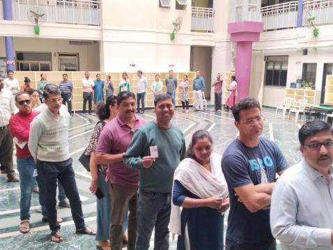 सकाळच्या दोन तासांत नाशिक शहरात सरासरी ६ टक्के मतदान