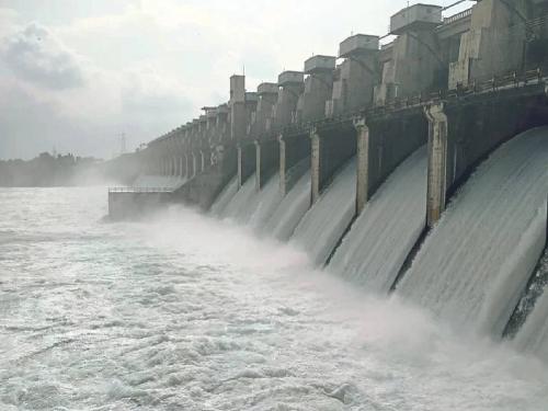 How much water will come to Jayakwadi from the dams of Nashik? | नाशिकच्या धरणांमधून जायकवाडीस किती पाणी येणार?