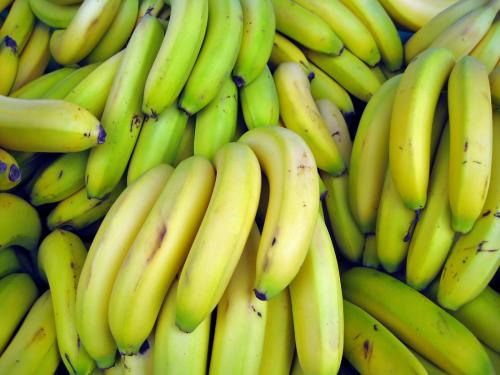 Banana demand increased in Shravan: Rs 1400 per quintal price | श्रावणात केळीची मागणी वाढली: १४०० रुपये प्रतिक्विंटल भाव