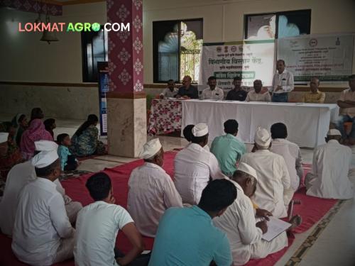 Awareness among farmers about weather, cropping system in Kharip by College of Agriculture mpkv | हवामान, खरिपातील पीक पद्धतीबाबत कृषी महाविद्यालयाकडून शेतकऱ्यांमध्ये जनजागृती