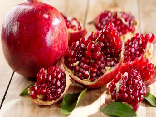 Solapur pomegranates cluster approved by central government | सोलापूरच्या डाळिंब क्लस्टरला मंजूरी; जोडले जाणार जगाच्या बाजाराशी