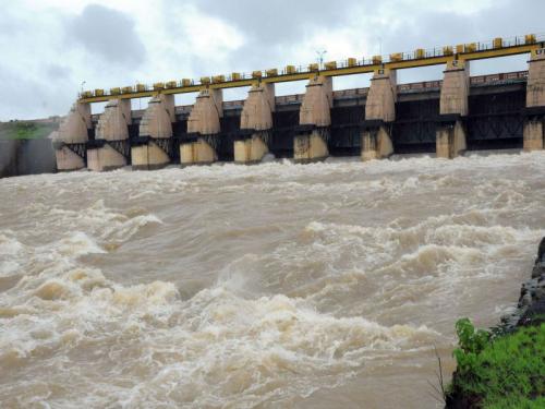 Bhandardara 100% Gangapur 97 %; Today, the water storage of dams in the state is like this | भंडारदरा १००% गंगापूर ९७ %; आज असा आहे राज्यातील धरणांचा पाणीसाठा       