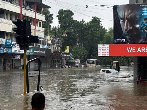 Heavy rain in Nagpur; River - Streams overflowing, caution warning to citizens | नागपूर पूरसदृश्य, उर्वरित राज्यात पावसाची स्थिती काय?