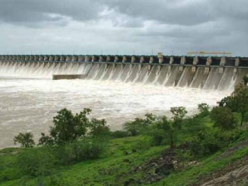 There is only so much stock left in the dams of the state | राज्यातील धरणांमध्ये उरलाय इतकाच साठा!