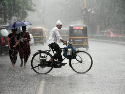 Chance of rain with gale force over South-Central Maharashtra and Marathwada Khandesh | दक्षिण-मध्य महाराष्ट्रासह मराठवाडा खान्देशात वादळी वाऱ्यासह पावसाची शक्यता