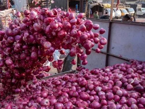 latest News Kanda Bajar Bhav Onio Market price in Lasalgaon, Pimpalgaon Baswant kanda market | Kanda Bajar Bhav : लासलगाव, पिंपळगाव बसवंत बाजारात उन्हाळ कांद्याला काय दर मिळतोय?