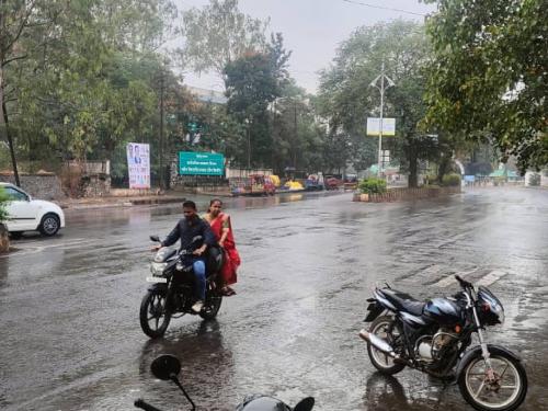 Rain Update: Unseasonal rain at places in the state, cloudy in most parts | Rain Update: राज्यात ठिकठिकाणी अवकाळी पावसाची हजेरी, बहूतांश भागात ढगाळ वातावरण