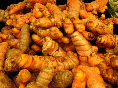 Turmeric gold in Nanded; The price went over 18 thousand, how is the price in Hingoli? | नांदेडमध्ये हळदीचं सोनं; भाव गेला १८ हजारांपार, हिंगोलीत कसा मिळतोय भाव?