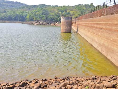 Order to reserve water storage in Latur for severe, small and medium projects of water scarcity | लातूरमध्ये पाणीटंचाईचे सावट, लघू, मध्यम प्रकल्पातील पाणीसाठा आरक्षित ठेवण्याचे आदेश