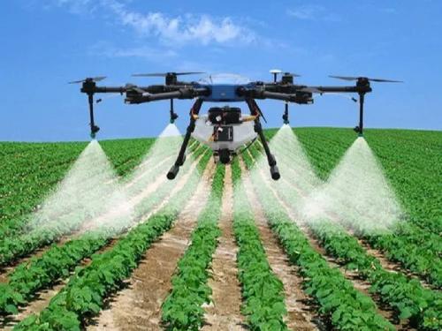 smart agriculture: Spraying medicine by drone can be done on an acre of crop in just 7 minutes | अवघ्या ७ मिनिटात एकरभर पिकावर करता येईल औषध फवारणी