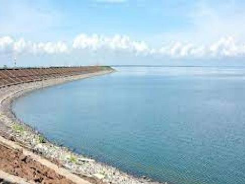 The water storage in five small dams in Marathwada is less than 50 percent! | मराठवाड्यातील पाच लघु-मध्यम धरणांमधील पाणीसाठा ५० टक्क्यांच्या आतच!