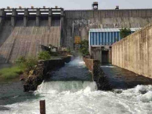 Heavy inflow of water has started in Bhandardara catchment area, people on the banks of the river are called for vigilance | भंडारदरा पाणलोट क्षेत्रात पाण्याची मोठी आवक सुरू, नदीकाठच्या नागरिकांना सतर्कतेचे आवाहन