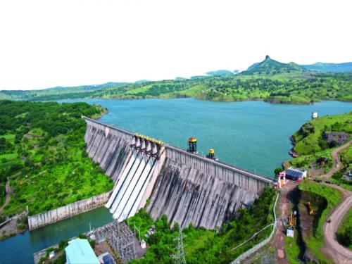 nilwande dam water crisis ahmednagar radhakrushna vikhe patil police protesters | निळवंडे धरणातून कालव्यात पाणी सोडण्याच्या कार्यक्रमात राडा; आंदोलक जखमी