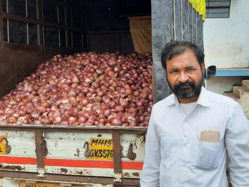 tax on onion export decisions; here is a ground report from Lasalgaon onion market | शेतकरी नैराश्यात व्यापारी हताश, वाचा कांदा बाजाराचा ग्राऊंड रिपोर्ट