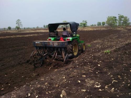 Gambling of sowing in low rainfall in Chandwad taluka | चांदवड तालुक्यात अत्यल्प पावसात पेरणीचा जुगार