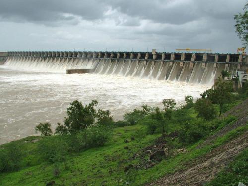 What percentage of Ujani Dam is filled, water will be available for agriculture from Ujani Dam | उजनी धरण किती टक्के भरलं, उजनी धरणातून आता मिळणार शेतीला पाणी