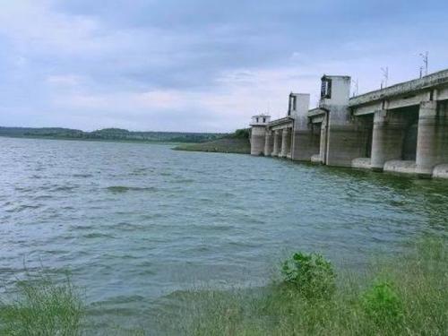 Akolekar's water worries solved! | अकोलेकरांची पाण्याची चिंता मिटली! महान धरणाचा शेवटचा व्हॉल्व्ह पाण्याखाली