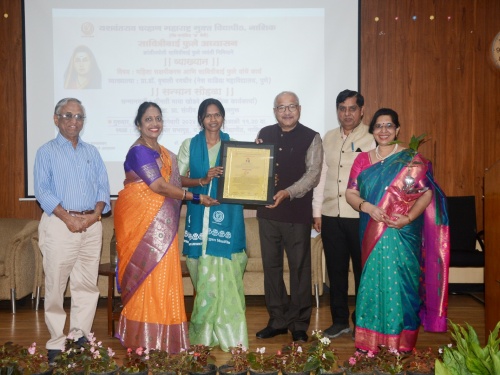 Yashwantrao Chavan Open University, Nashik celebrated Savitribai Phule Jayanti | मुक्त विद्यापीठात क्रांतीज्योती सावित्रीबाई फुले यांच्या विचारांचा जागर