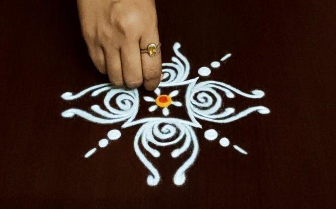 Simple Rangoli: रोज घरासमोर काढण्यासाठी २ मिनिटांत होतील अशा सोप्या रांगोळ्या- १० आकर्षक डिझाईन्स Simple Rangoli: रोज घरासमोर काढण्यासाठी २ मिनिटांत होतील अशा सोप्या रांगोळ्या- १० आकर्षक डिझाईन्स