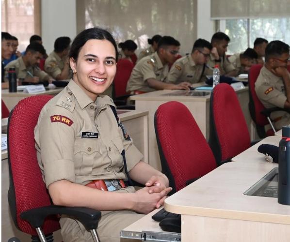Aashna Chaudhary : जिद्दीला सॅल्यूट! अपयशाने खचली नाही, IPS होण्याचं स्वप्न केलं पूर्ण, आता मिळाली मोठी जबाबदारी Aashna Chaudhary : जिद्दीला सॅल्यूट! अपयशाने खचली नाही, IPS होण्याचं स्वप्न केलं पूर्ण, आता मिळाली मोठी जबाबदारी