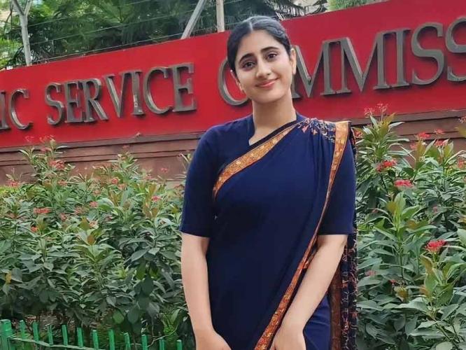 IAS Ambika Raina : कमाल! स्वित्झर्लंडची लाखोंची नोकरी सोडून स्वप्न केलं साकार; दोनदा अपयश, तिसऱ्यांदा झाली IAS IAS Ambika Raina : कमाल! स्वित्झर्लंडची लाखोंची नोकरी सोडून स्वप्न केलं साकार; दोनदा अपयश, तिसऱ्यांदा झाली IAS