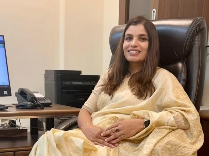 IAS Anuradha Pal : स्वप्न होती मोठी! घरची परिस्थिती बिकट, वडील विकायचे दूध; लेक झाली IAS, डोळे पाणावणारी गोष्ट