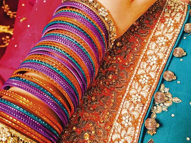 बोले चूड़ियां..! येत्या श्रावणात भरा चमचमत्या नव्या बांगड्या, पाहा ६ नवीन सुंदर डिझाइन्स! बोले चूड़ियां..! येत्या श्रावणात भरा चमचमत्या नव्या बांगड्या, पाहा ६ नवीन सुंदर डिझाइन्स!